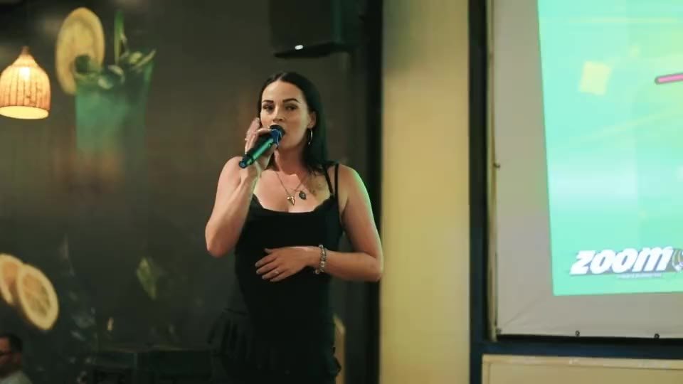 A guest singing karaoke at Richy Lounge